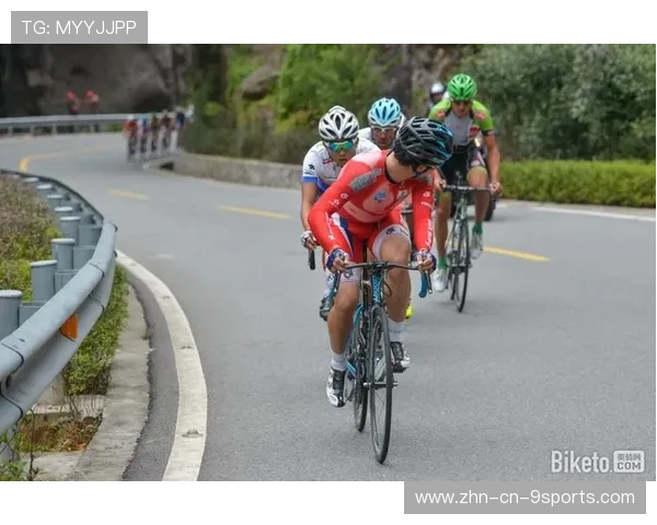 轨道自行车赛：快节奏的速度比拼，轨道自行走小车